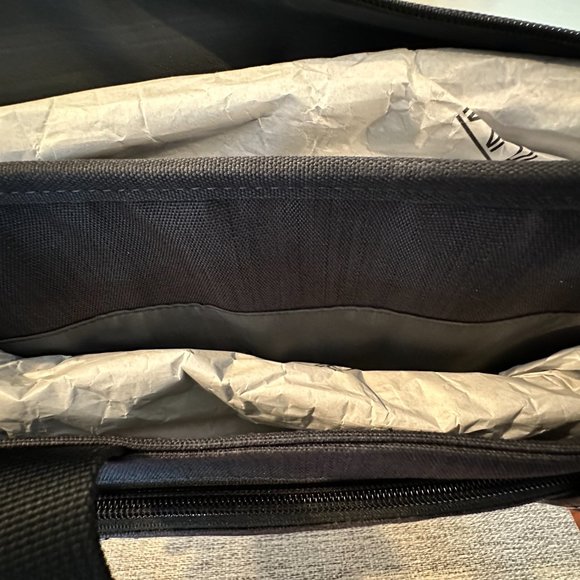 Tumi Slim Deluxe Portfolio - Picture 5 of 9